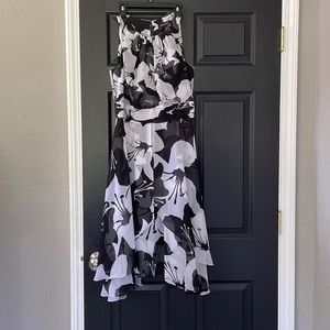 Elegant White House/Black Market Black & White Dress